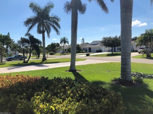 571 99 Ave, Naples FL 34108-2228 exterior