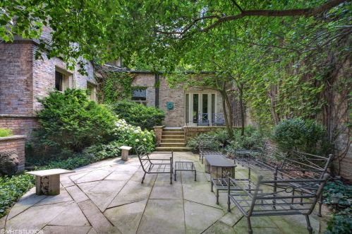 1442 Astor St, Chicago IL  60610-1615 exterior