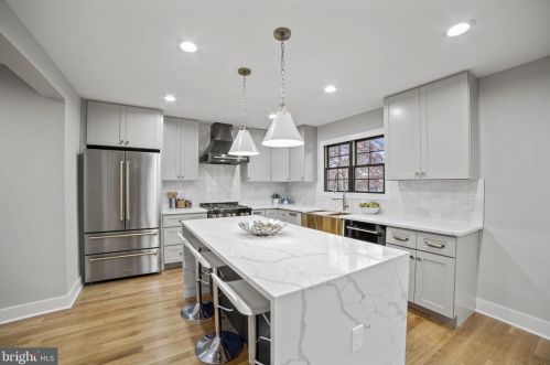 1505 Crestwood Dr, Alexandria VA  22302-2303 exterior