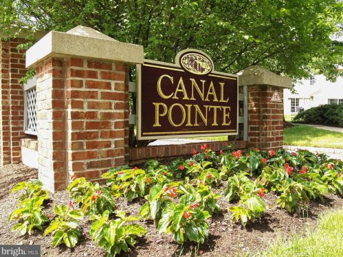 205 Salem Ct, Princeton NJ 08540-7038 exterior