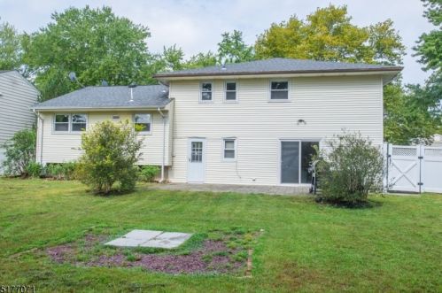 3 Sandalwood Dr, Parsippany NJ 07054-1621 exterior