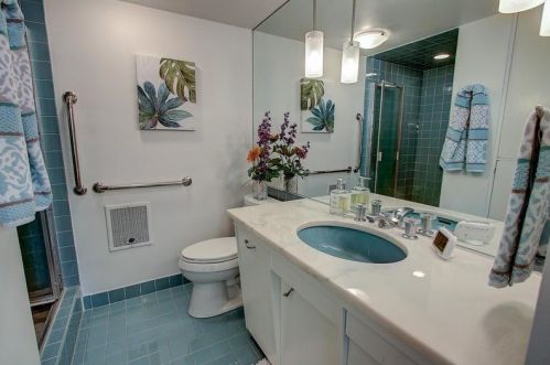 1610 Prospect Ave, Milwaukee WI  53202-2499 exterior