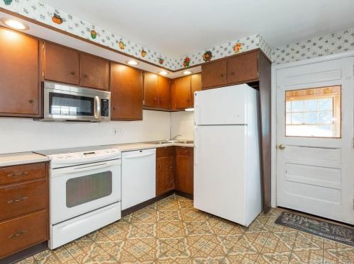 62 Lorenzo St, Torrington CT 06790-3644 exterior