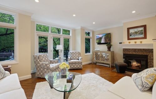 2718 Southport Ave, Chicago, IL 60614-1230