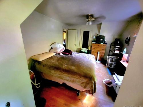 35 Oak Ave, Torrington CT 06790-6538 exterior