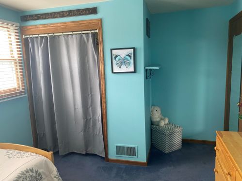 3953 57, Milwaukee WI 53220-2636 exterior