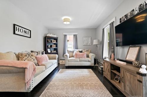 48 Bull Ave, Wallingford, CT 06492-3504