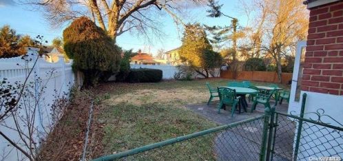 90 Birch Ln, Valley Stream NY 11581-2633 exterior