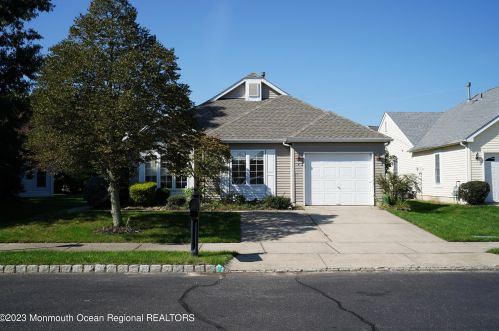 4 Avon Dr, Jackson Twp, NJ 08527-0039