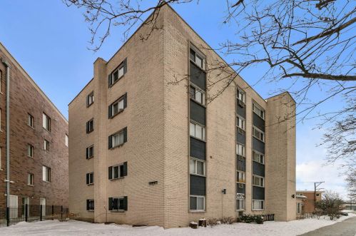 4976 Milwaukee Ave, Chicago IL 60630-2115 exterior