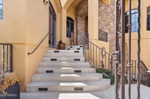 8038 38th Pl, Phoenix AZ  85042-9621 exterior