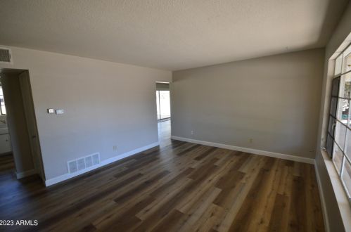 6824 38th Dr, Phoenix AZ  85041-6193 exterior