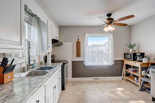 3727 99th St, Milwaukee WI  53222-2421 exterior