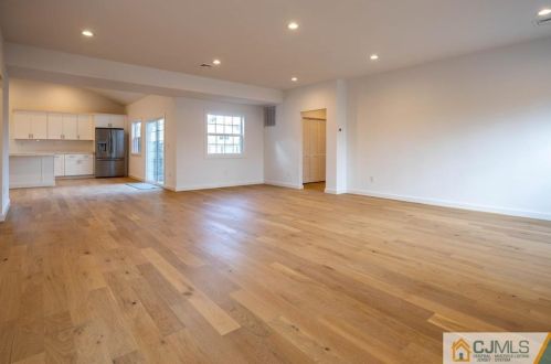 20 Kenmore Rd, Edison NJ 08817-4044 exterior