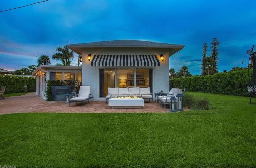 2180 Hbr Ln, Naples FL 34104-4218 exterior