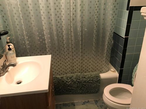 35 Stevens St, Norwalk CT 06850-3805 exterior