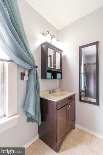 2542 Marshall St, Philadelphia PA 19148-4633 exterior