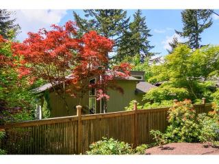 2986 Capital Dr, Eugene, OR 97403-1842