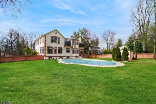 47 Hillside Ave, Berkeley Heights NJ 07922-1708 exterior