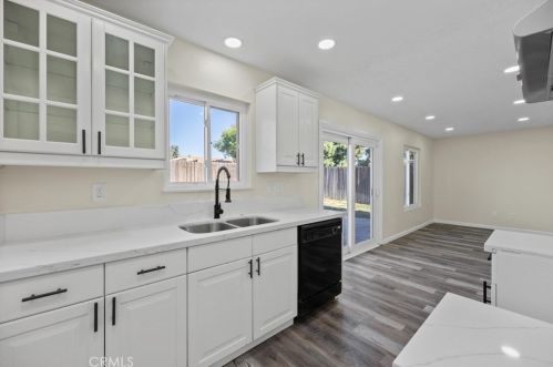 5804 Cedar Gln Ln, Bakersfield CA 93313-3345 exterior