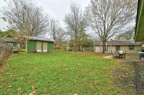 2518 Bitter Crk Dr, Austin TX 78744-5211 exterior