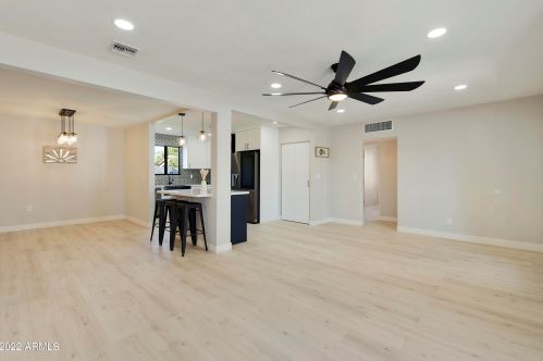 7008 11th Way, Phoenix AZ  85020-5313 exterior