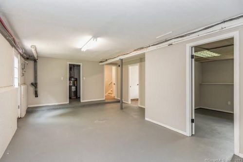 11 Colonial Dr, North Haven CT 06473-1238 exterior