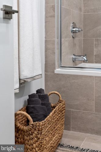 1342 19 St, Philadelphia PA 19146-4665 exterior