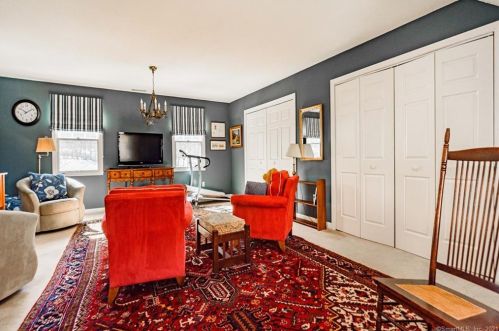 6 Carrington Ln, Farmington CT 06032-2344 exterior