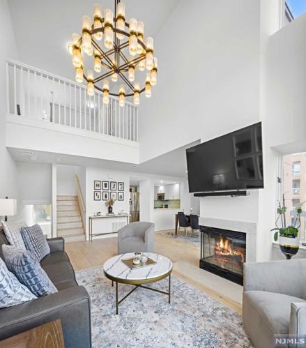 311 Nelson Ct, Edgewater NJ  07020-1618 exterior