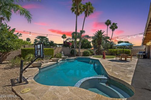 2440 Cinnabar Ave, Phoenix AZ 85020-1736 exterior