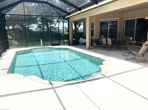 6062 Divot Ct, Naples, FL 34113-1686