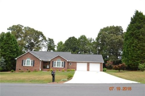 1160 Oak Creek Dr, Conover NC  28613-8384 exterior