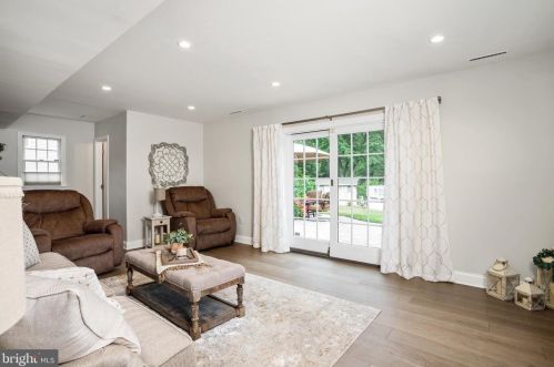 50 Crestwood Dr, Trenton NJ 08690-1938 exterior