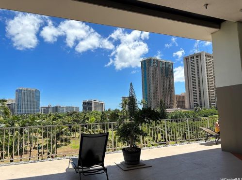 1920 Ala Moana Blvd, Honolulu HI  96815-1865 exterior