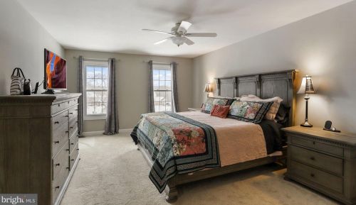 19840 Meredith Dr, Rockville MD 20855-2426 exterior