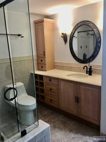 7 Millay Ct, Teaneck NJ 07666-6485 exterior