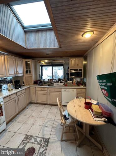 2160 Cumberland St, Philadelphia PA 19125-2245 exterior