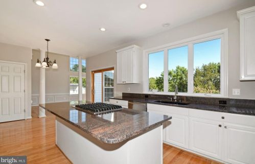 6149 Cobbs Rd, Alexandria VA 22310-1647 exterior