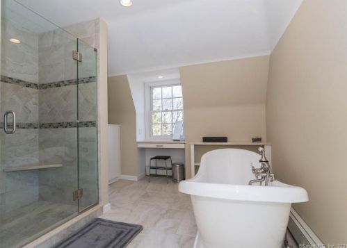 11 Farrar Ln, Ridgefield CT 06877-2406 exterior