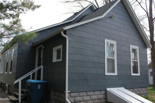 607 Collins St, Kalamazoo, MI 49001-2912