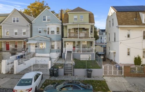 366 Woodside Ave, Newark, NJ 07104-3210