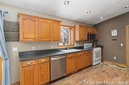 13300 Sadler Dr, Cedar Springs MI 49319-8030 exterior