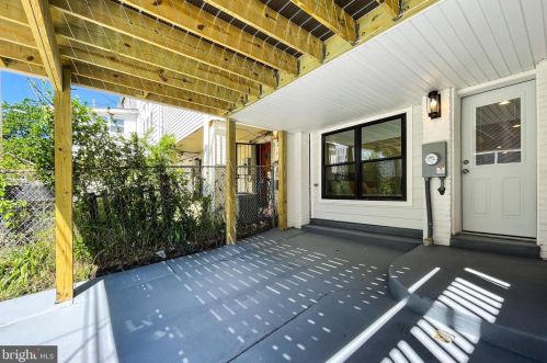 211 Douglas St, Washington DC  20002-1031 exterior