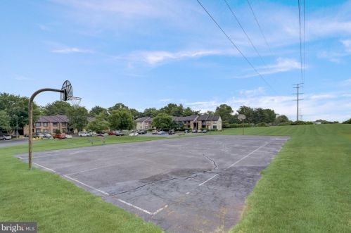 4 Crawford Ct, Trenton NJ  08690-3618 exterior