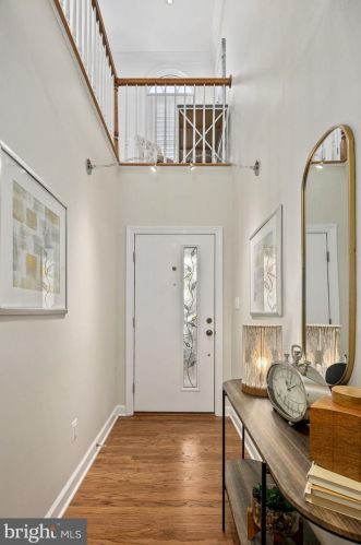 1822 Fonthill Ct, Mc Lean VA 22102-4792 exterior