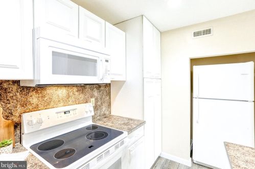 901 Rhue Haus Ln, Hummelstown PA 17036-9747 exterior