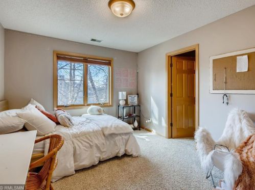 8932 Highview Ln, Saint Paul MN 55125-4921 exterior