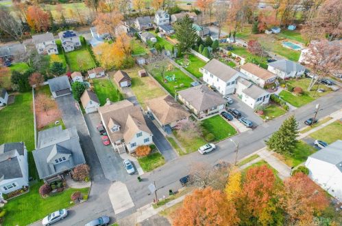 131 Bernard Ave, Edison NJ 08837-3036 exterior