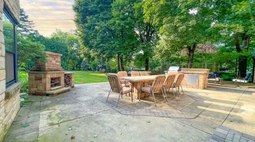 2014 Sheridan Rd, Waukegan IL 60085-6549 exterior